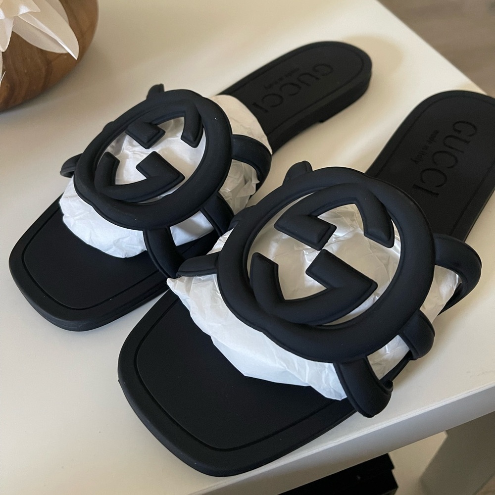 Gucci
Palma GG Rubber Flat Slide Sandals 10